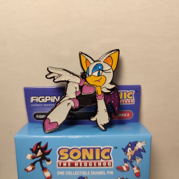 Sonic The Hedgehog Rouge The Bat Y447 FigPin Mini Uncommon Enamel Pin Badge - Picture 1 of 2